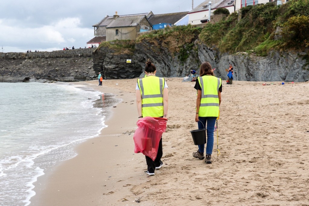 Sea Watch staff collecting litter on Dolau Beach. Photo credit: Natasha Hunt / Sea Watch Foundation. 